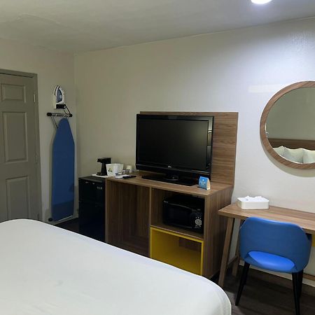 Days Inn By Wyndham אל סנטרו מראה חיצוני תמונה