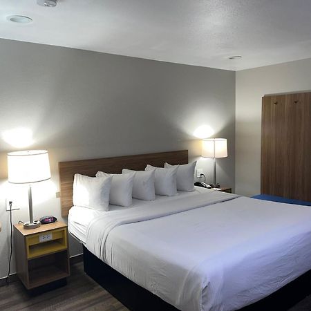 Days Inn By Wyndham אל סנטרו מראה חיצוני תמונה