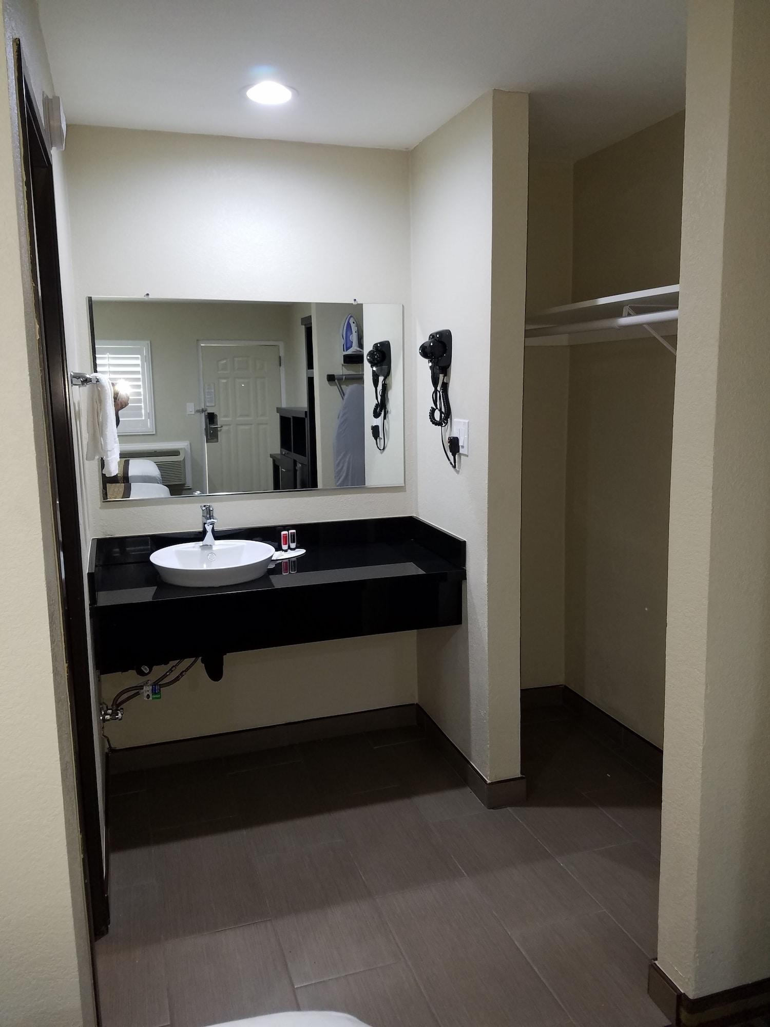 Days Inn By Wyndham אל סנטרו מראה חיצוני תמונה