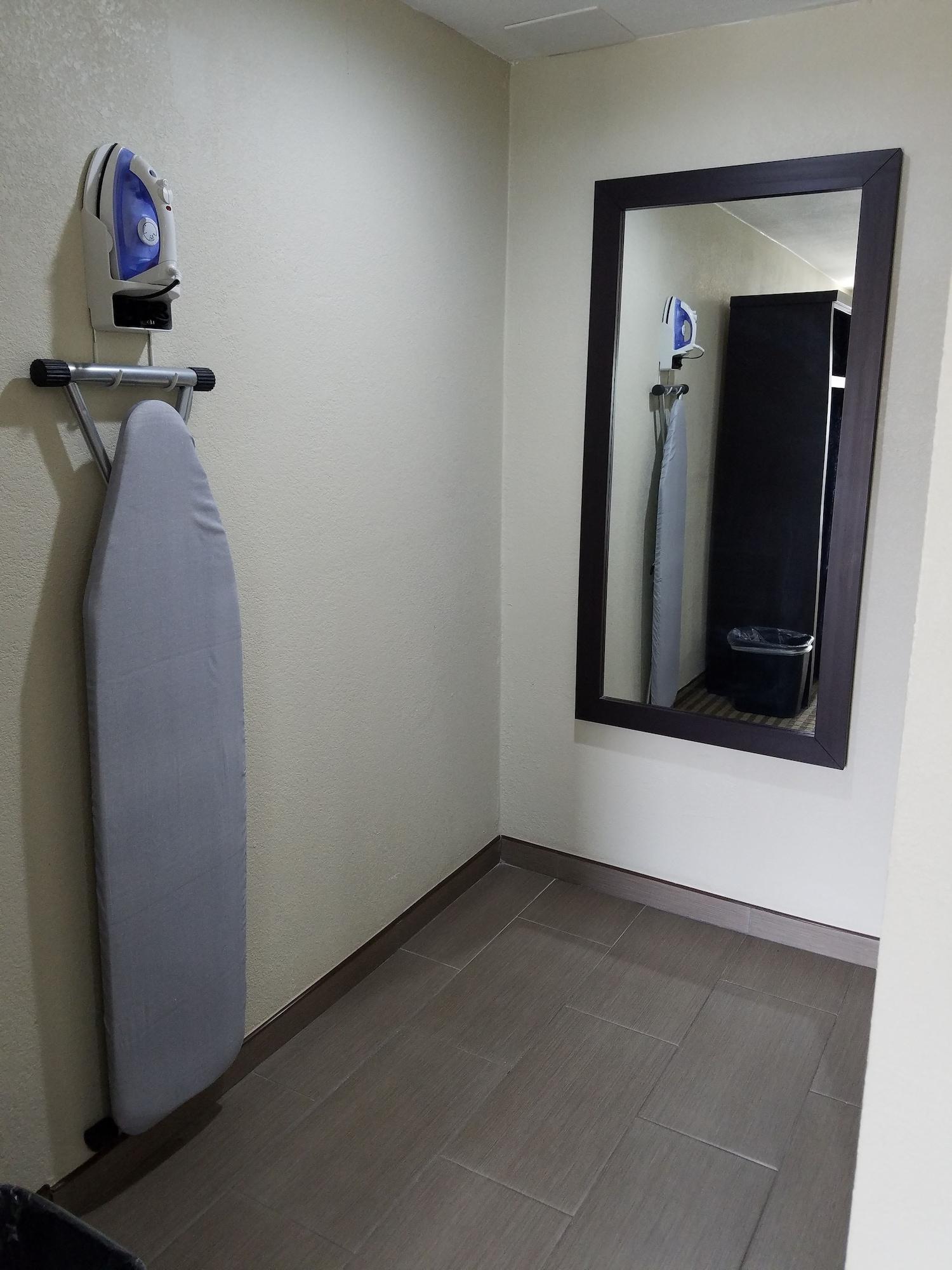 Days Inn By Wyndham אל סנטרו מראה חיצוני תמונה