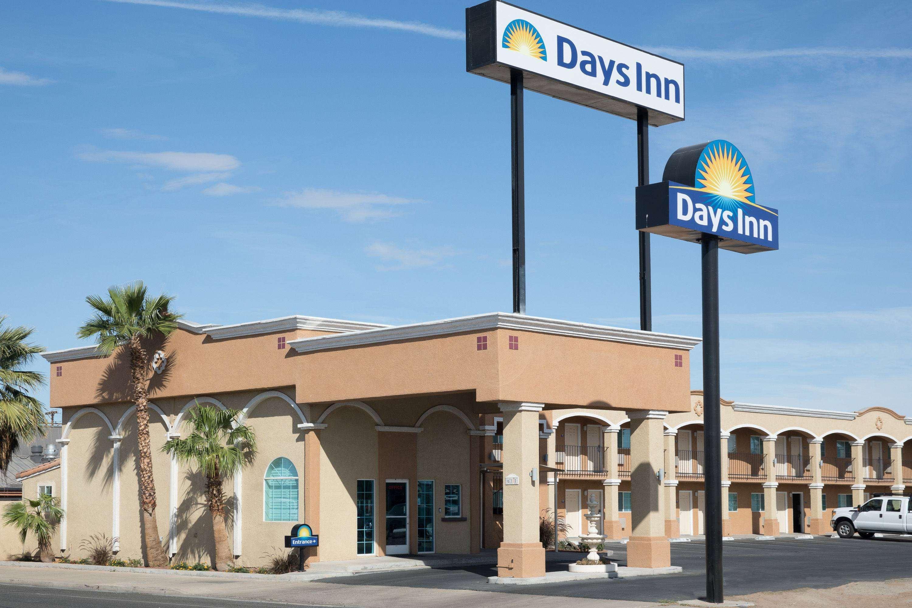 Days Inn By Wyndham אל סנטרו מראה חיצוני תמונה