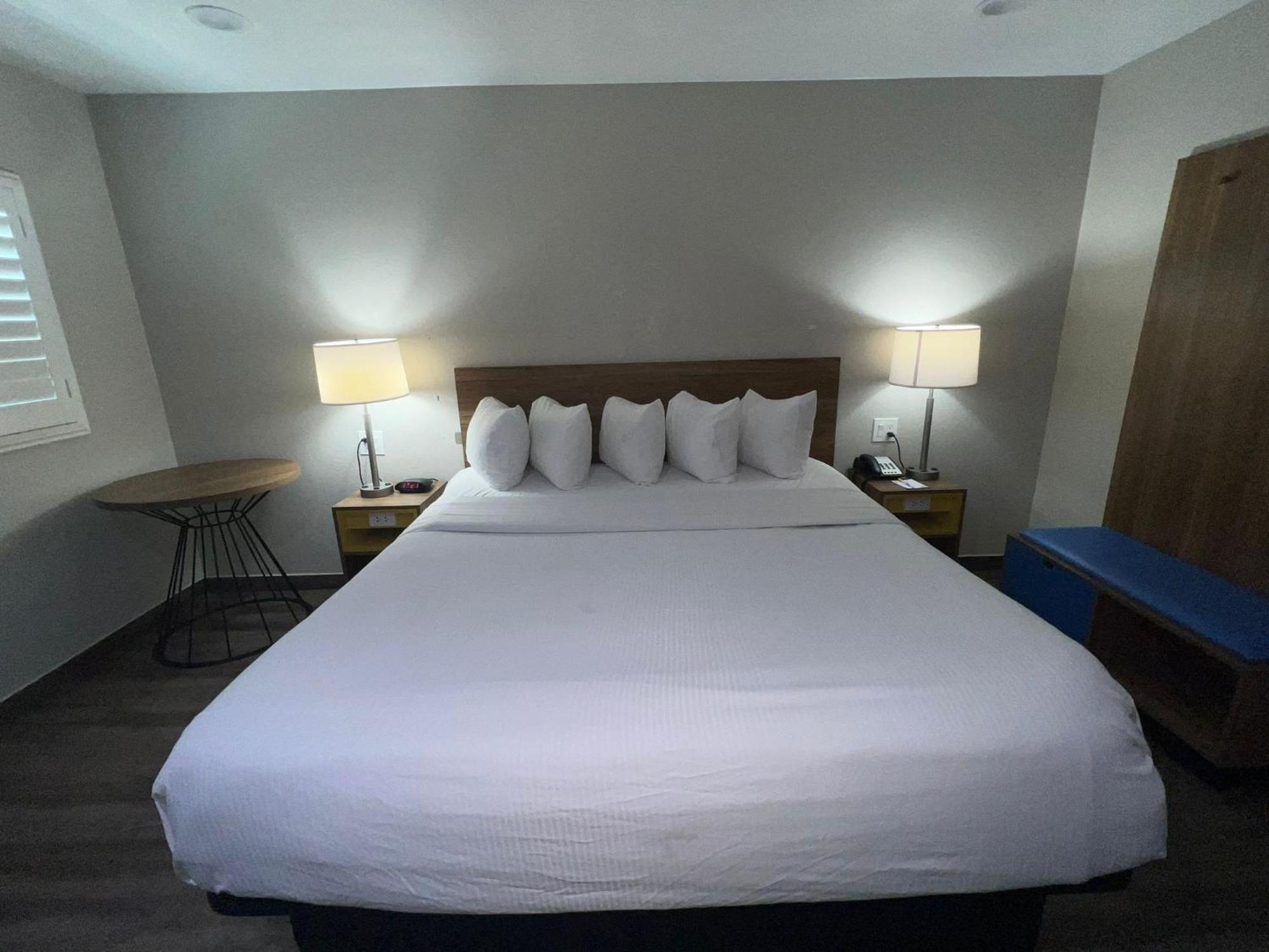 Days Inn By Wyndham אל סנטרו מראה חיצוני תמונה