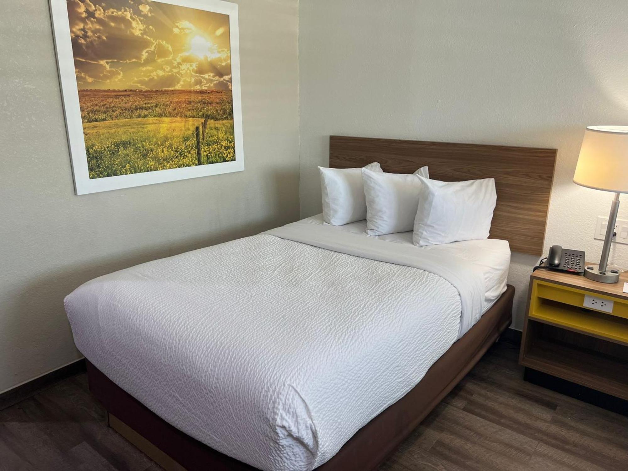 Days Inn By Wyndham אל סנטרו מראה חיצוני תמונה