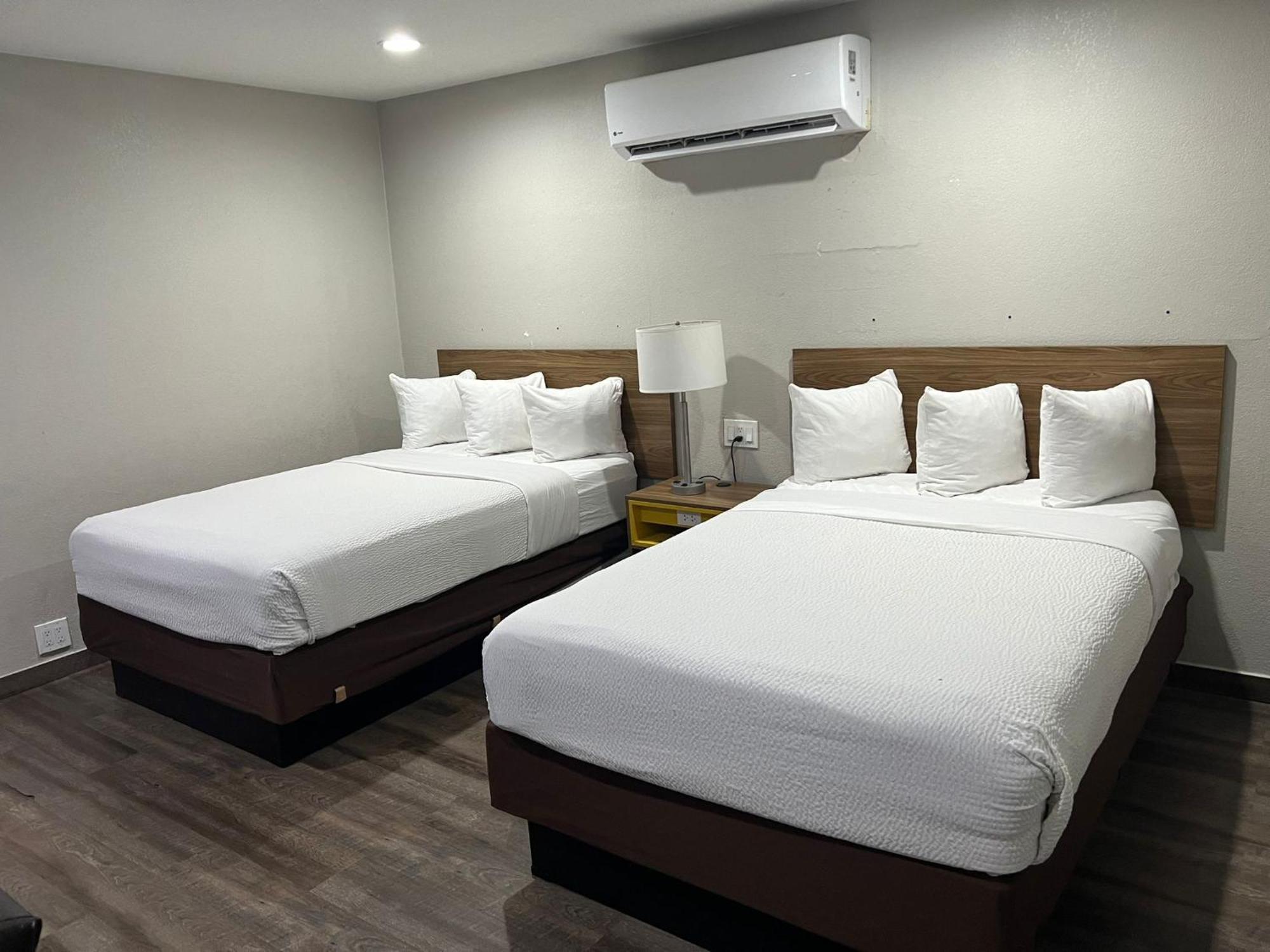 Days Inn By Wyndham אל סנטרו מראה חיצוני תמונה