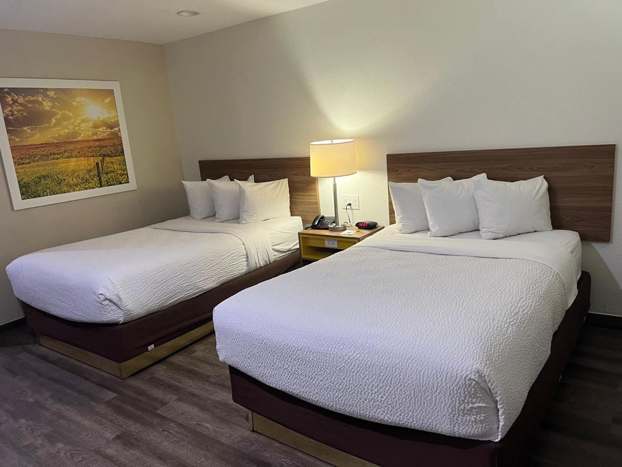 Days Inn By Wyndham אל סנטרו מראה חיצוני תמונה