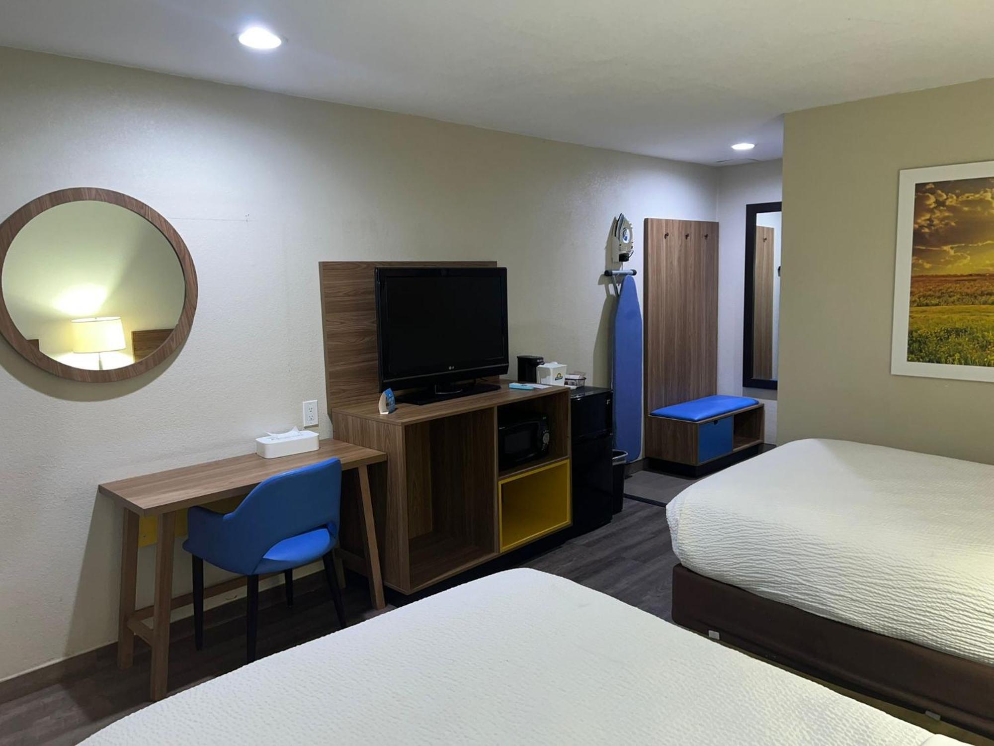Days Inn By Wyndham אל סנטרו מראה חיצוני תמונה