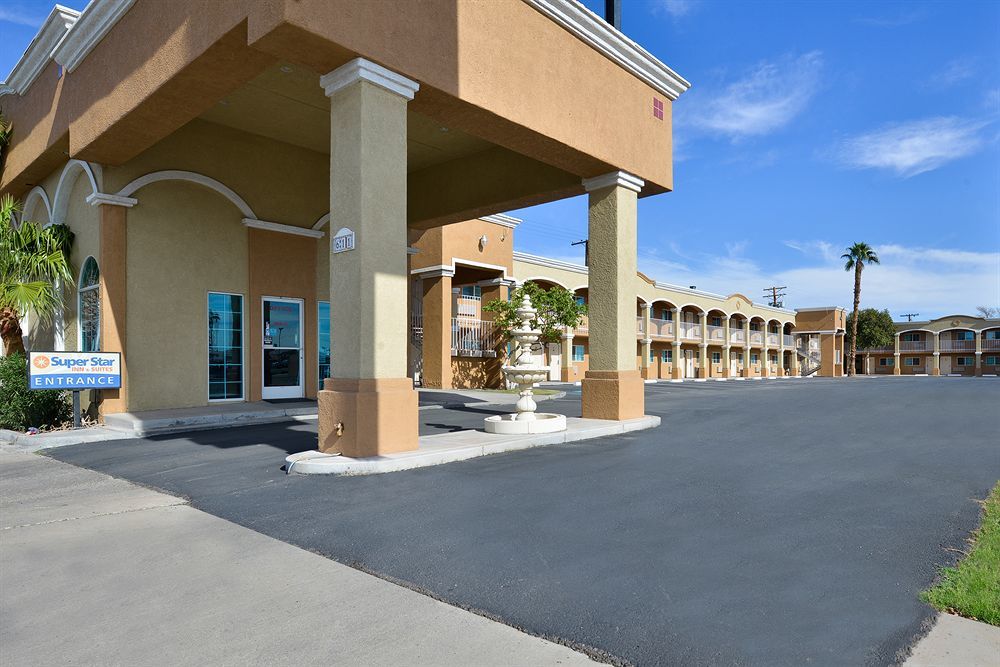 Days Inn By Wyndham אל סנטרו מראה חיצוני תמונה