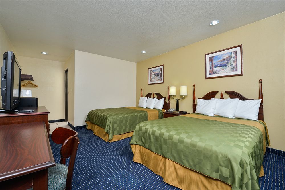 Days Inn By Wyndham אל סנטרו מראה חיצוני תמונה