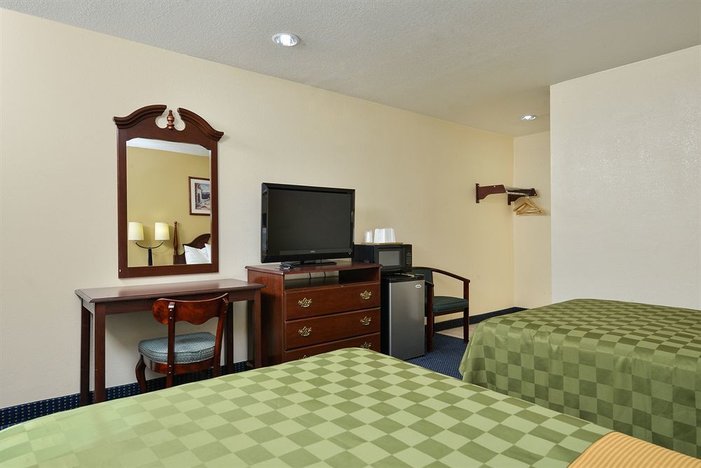 Days Inn By Wyndham אל סנטרו מראה חיצוני תמונה