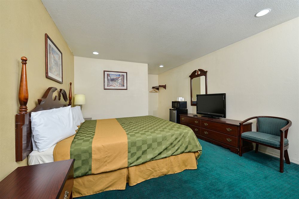 Days Inn By Wyndham אל סנטרו מראה חיצוני תמונה
