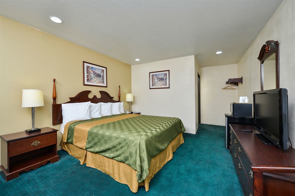 Days Inn By Wyndham אל סנטרו מראה חיצוני תמונה