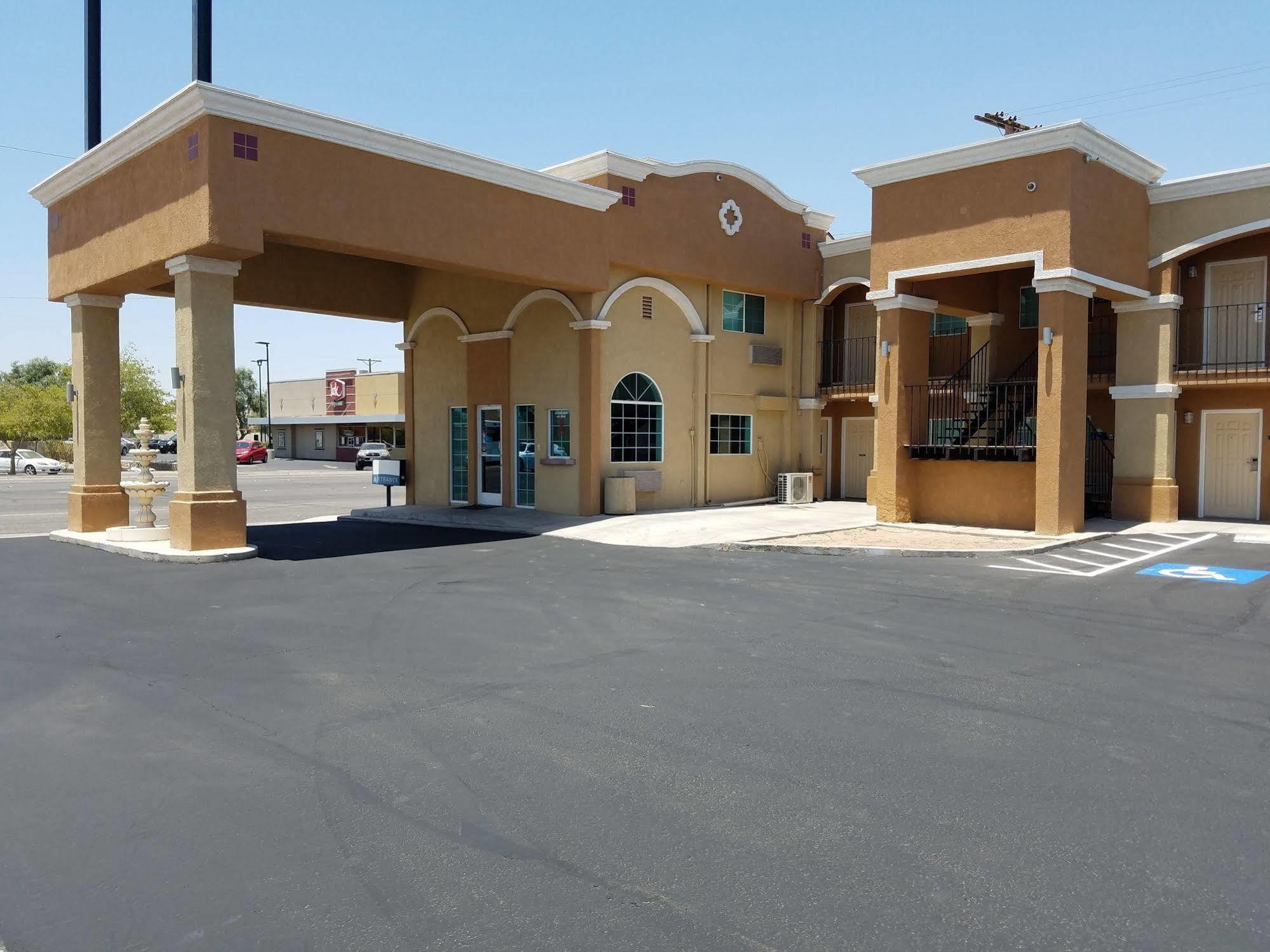 Days Inn By Wyndham אל סנטרו מראה חיצוני תמונה