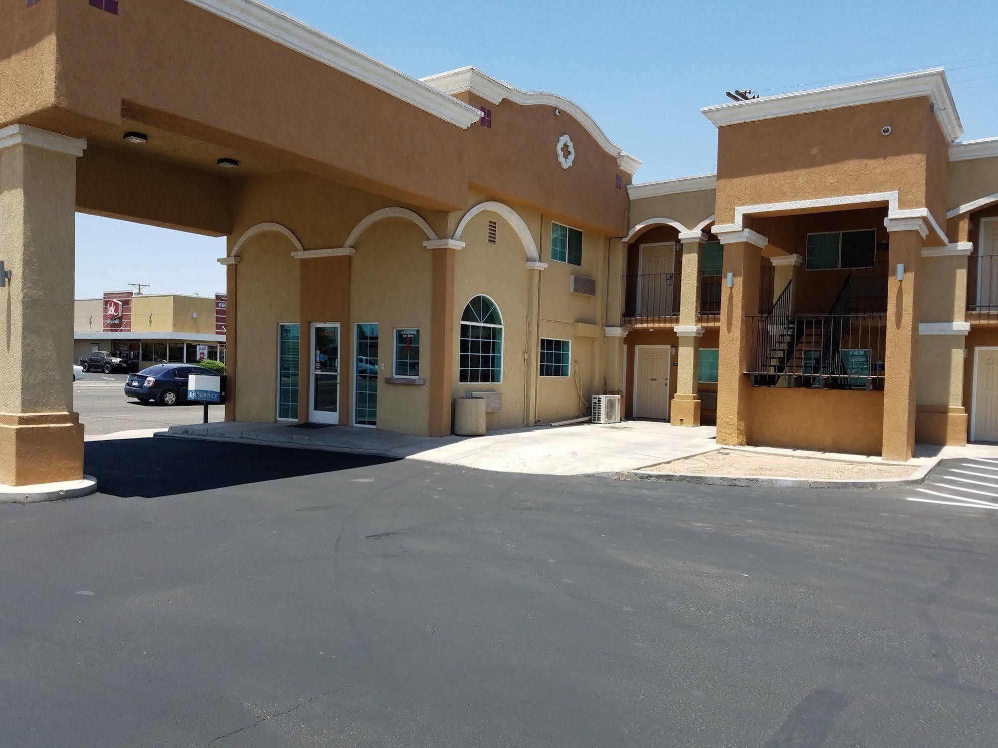 Days Inn By Wyndham אל סנטרו מראה חיצוני תמונה
