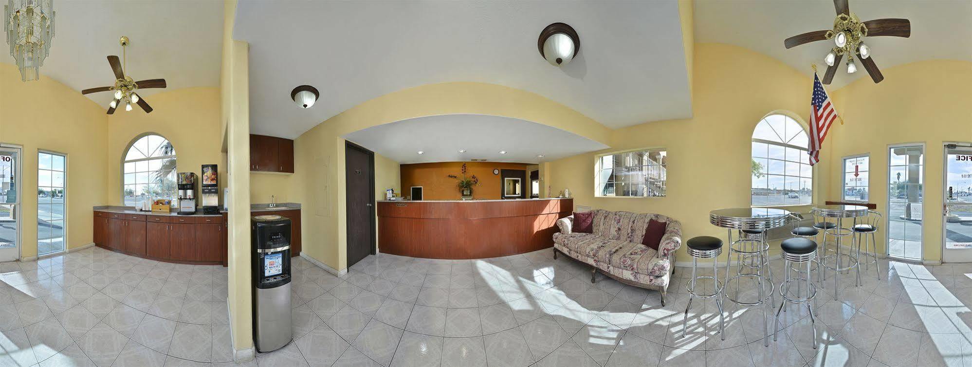 Days Inn By Wyndham אל סנטרו מראה חיצוני תמונה